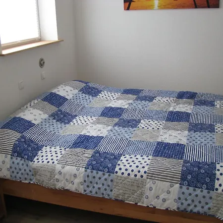 In Mit Terrasse Und Garten By Interhome 施坦胡德