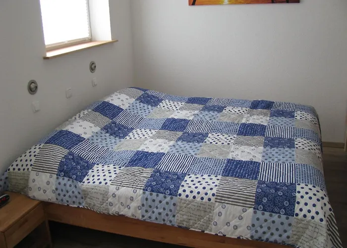 In Mit Terrasse Und Garten By Interhome 施坦胡德